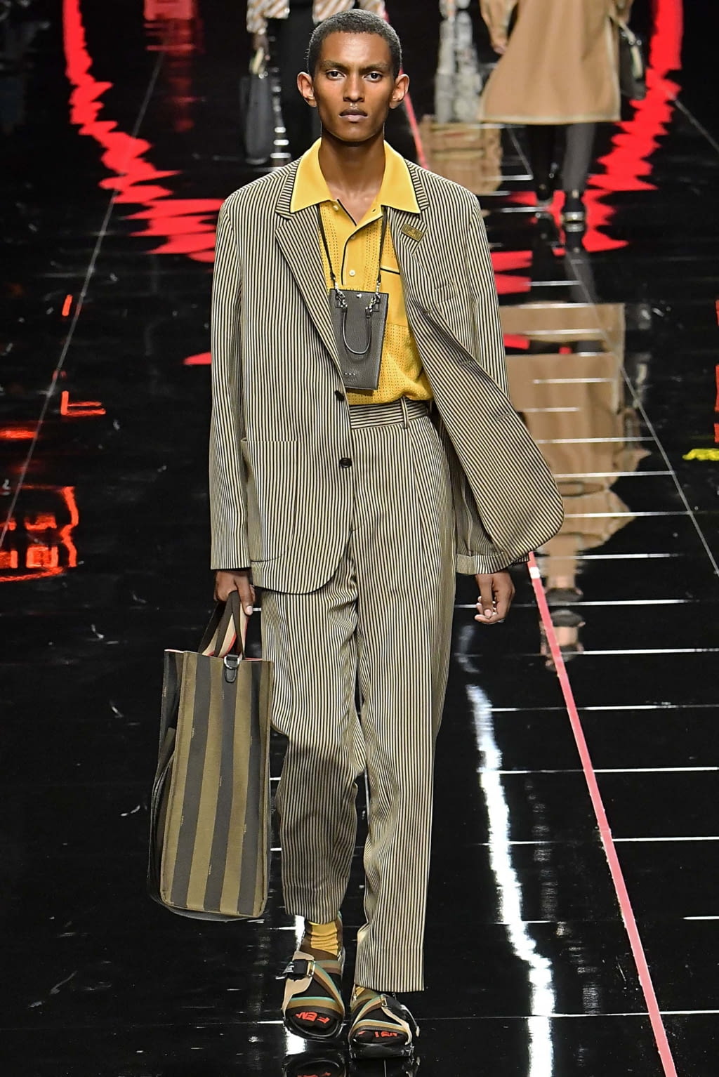 Fashion Week Milan Spring/Summer 2019 look 38 from the Fendi collection 男装