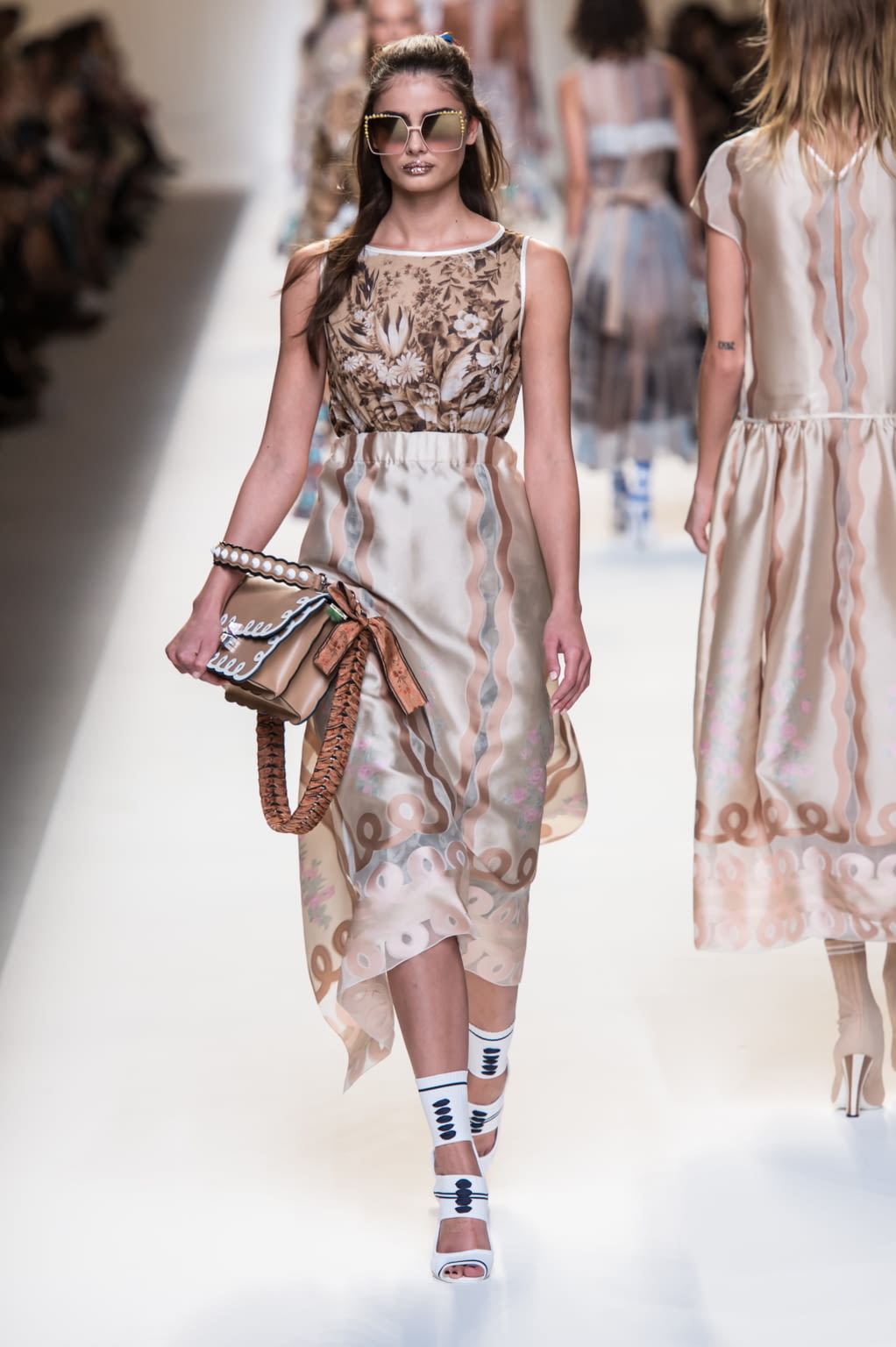 Fashion Week Milan Spring/Summer 2017 look 52 from the Fendi collection womenswear