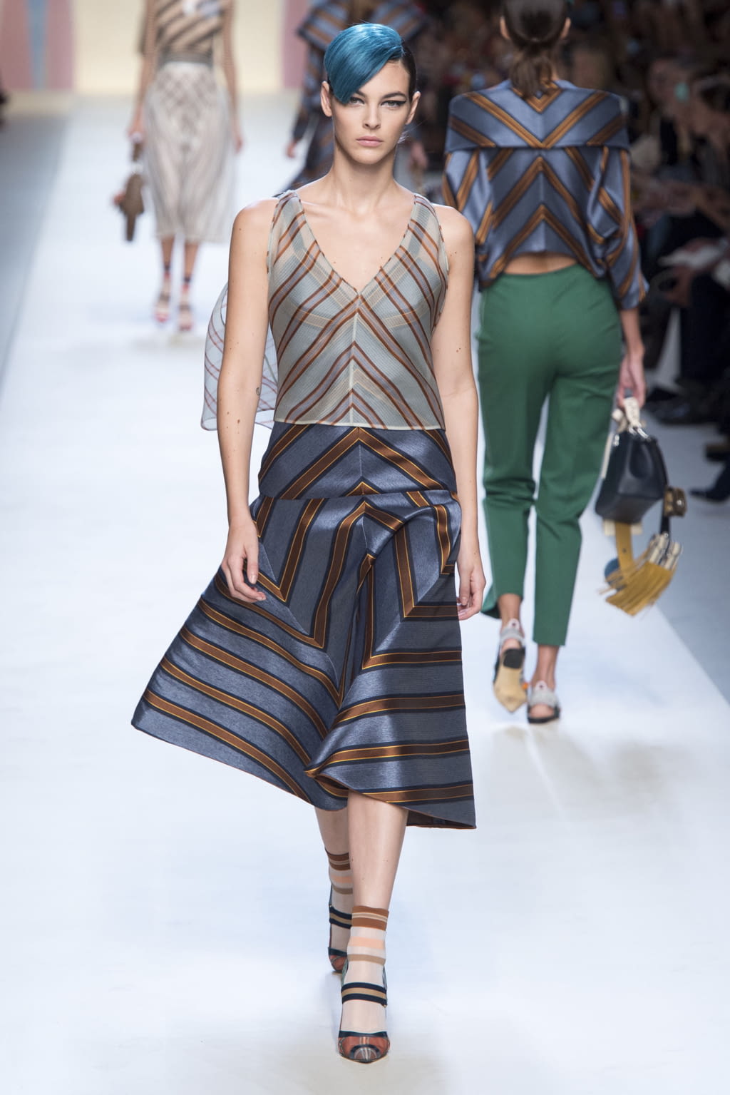 Fashion Week Milan Spring/Summer 2018 look 3 from the Fendi collection 女装