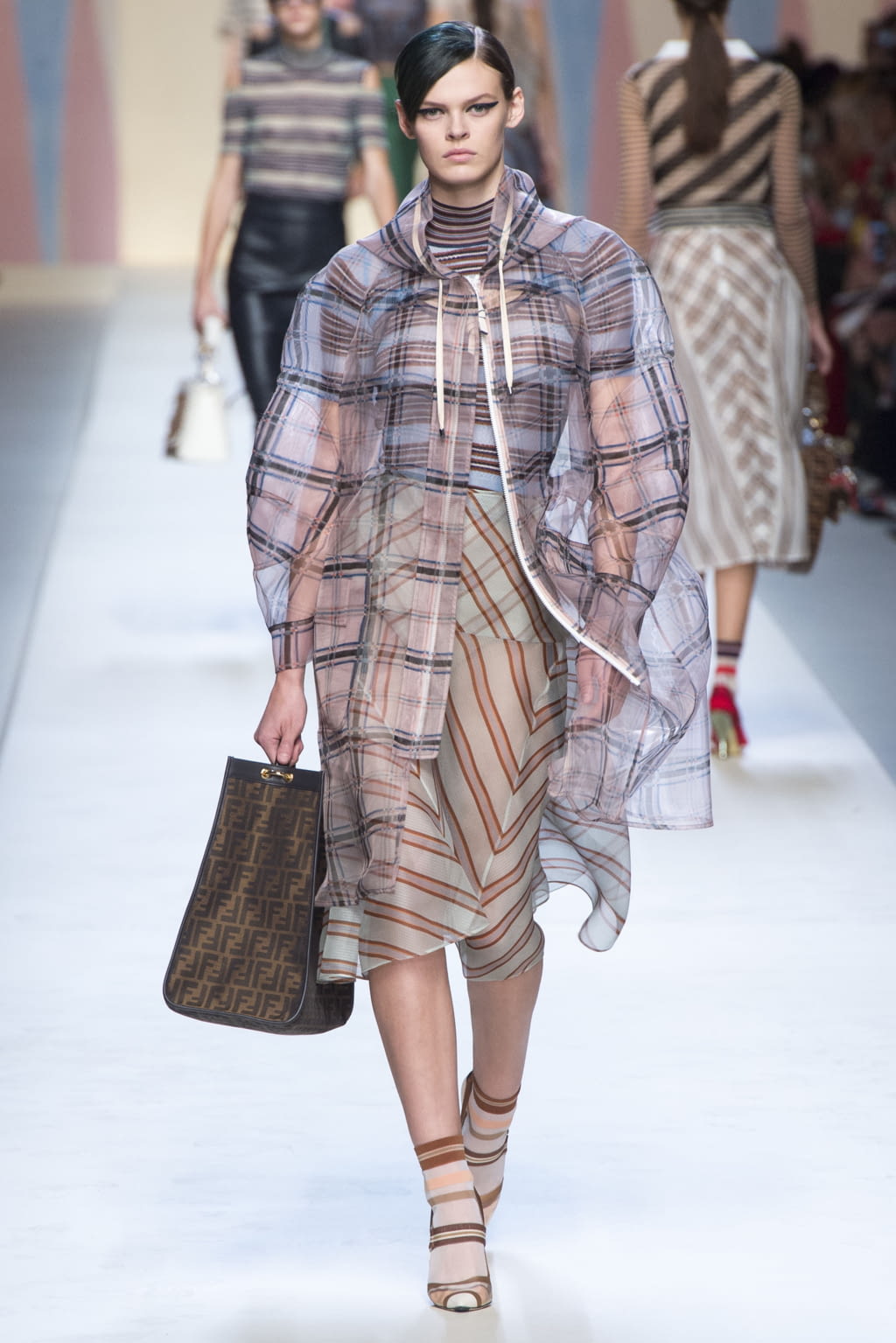 Fashion Week Milan Spring/Summer 2018 look 6 from the Fendi collection womenswear