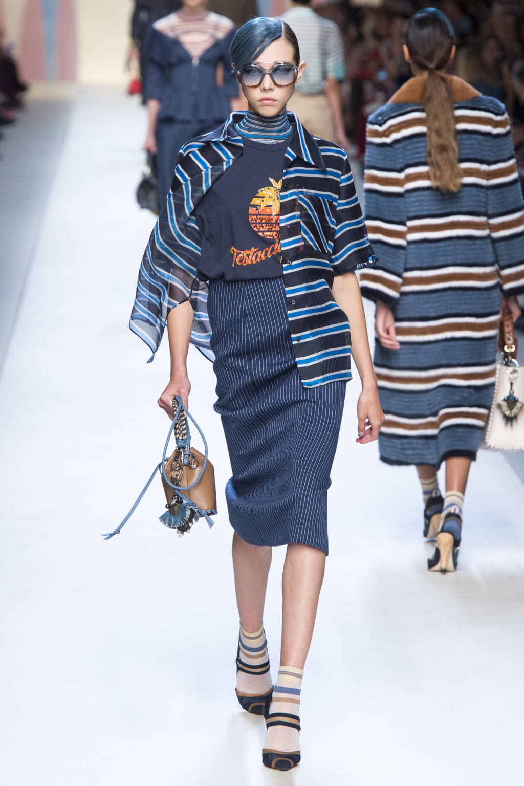 Fashion Week Milan Spring/Summer 2018 look 13 from the Fendi collection 女装