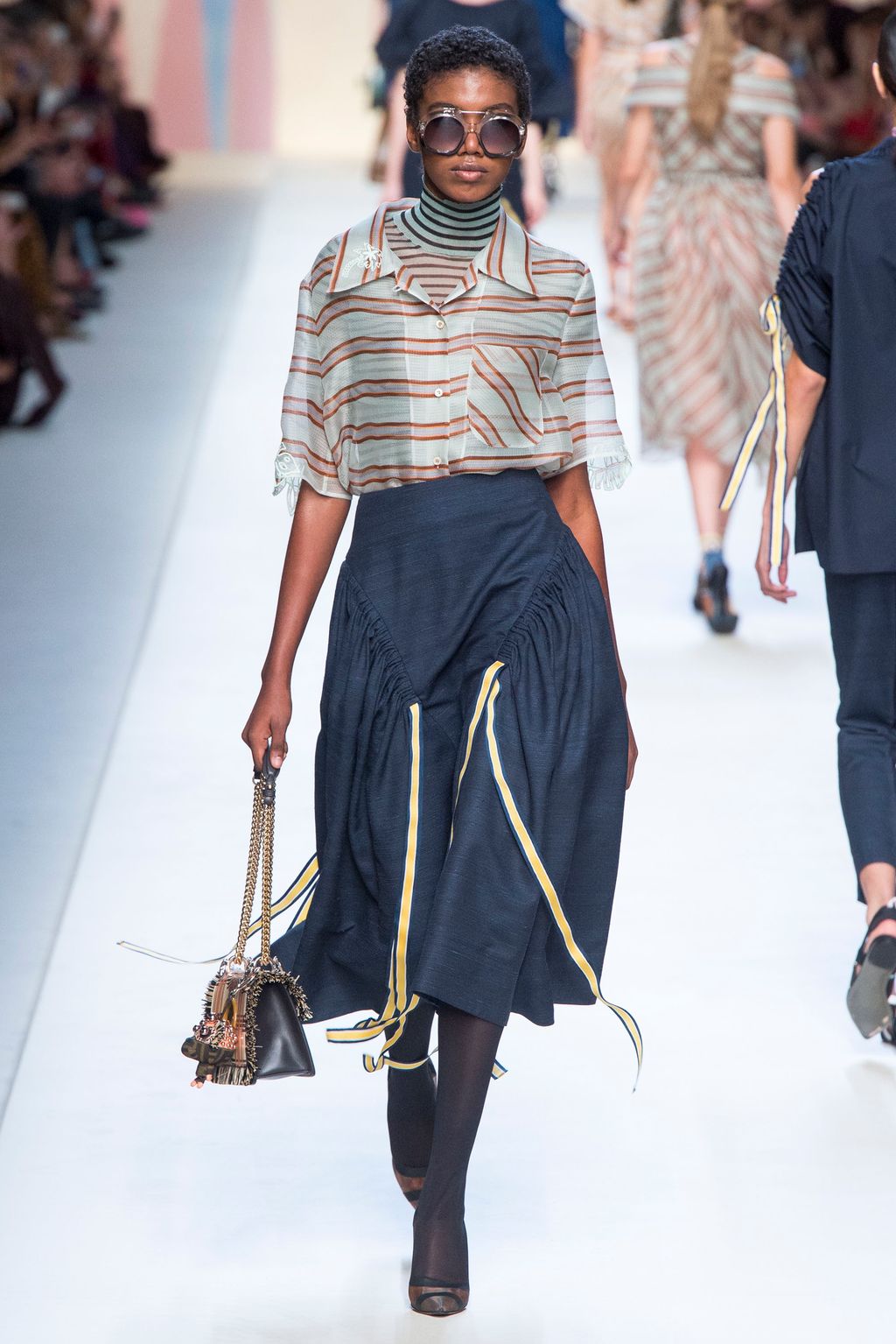 Fashion Week Milan Spring/Summer 2018 look 21 de la collection Fendi womenswear
