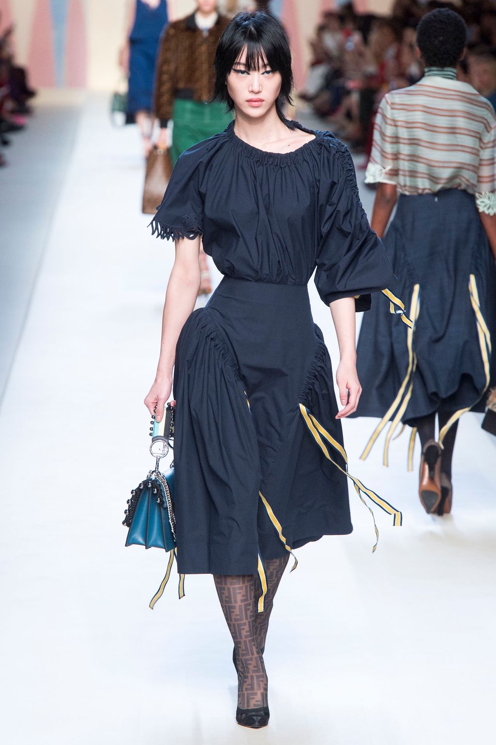 Fashion Week Milan Spring/Summer 2018 look 22 de la collection Fendi womenswear