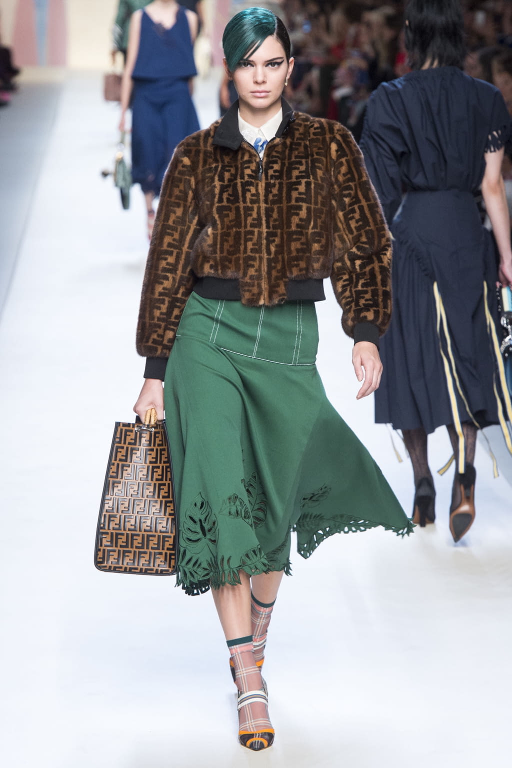 Fashion Week Milan Spring/Summer 2018 look 23 from the Fendi collection 女装