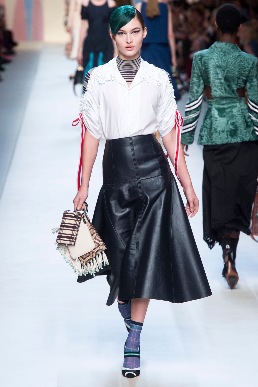 Fashion Week Milan Spring/Summer 2018 look 26 from the Fendi collection 女装
