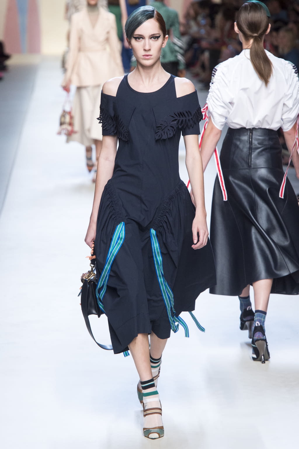 Fashion Week Milan Spring/Summer 2018 look 27 de la collection Fendi womenswear