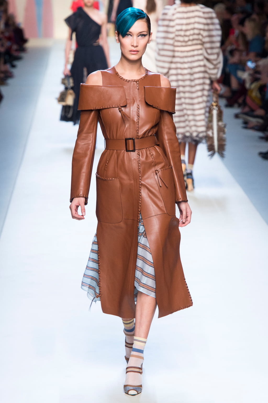 Fashion Week Milan Spring/Summer 2018 look 30 from the Fendi collection 女装