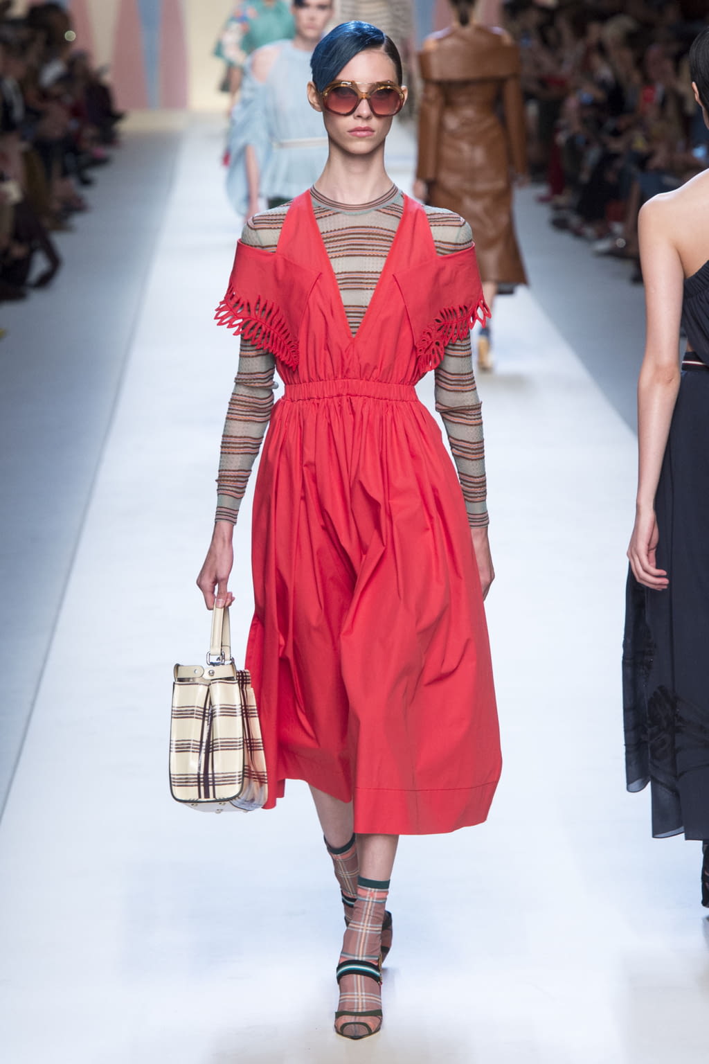 Fashion Week Milan Spring/Summer 2018 look 32 de la collection Fendi womenswear