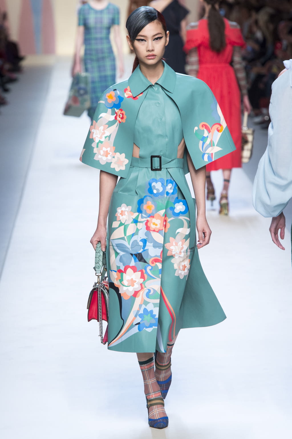 Fashion Week Milan Spring/Summer 2018 look 34 de la collection Fendi womenswear