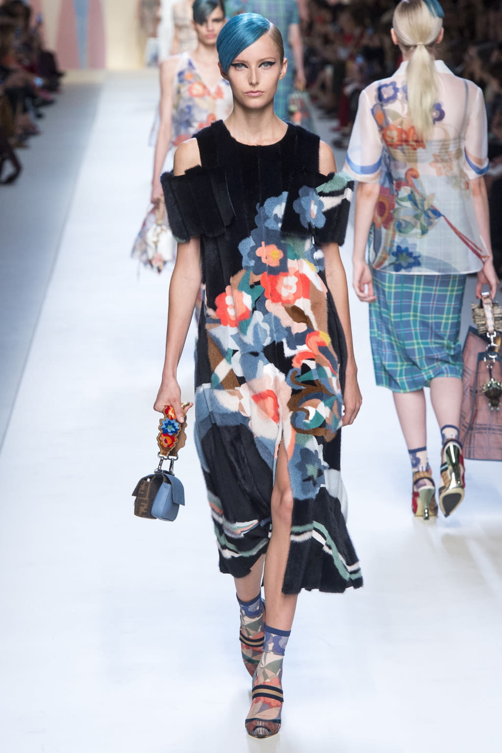 Fashion Week Milan Spring/Summer 2018 look 37 from the Fendi collection 女装