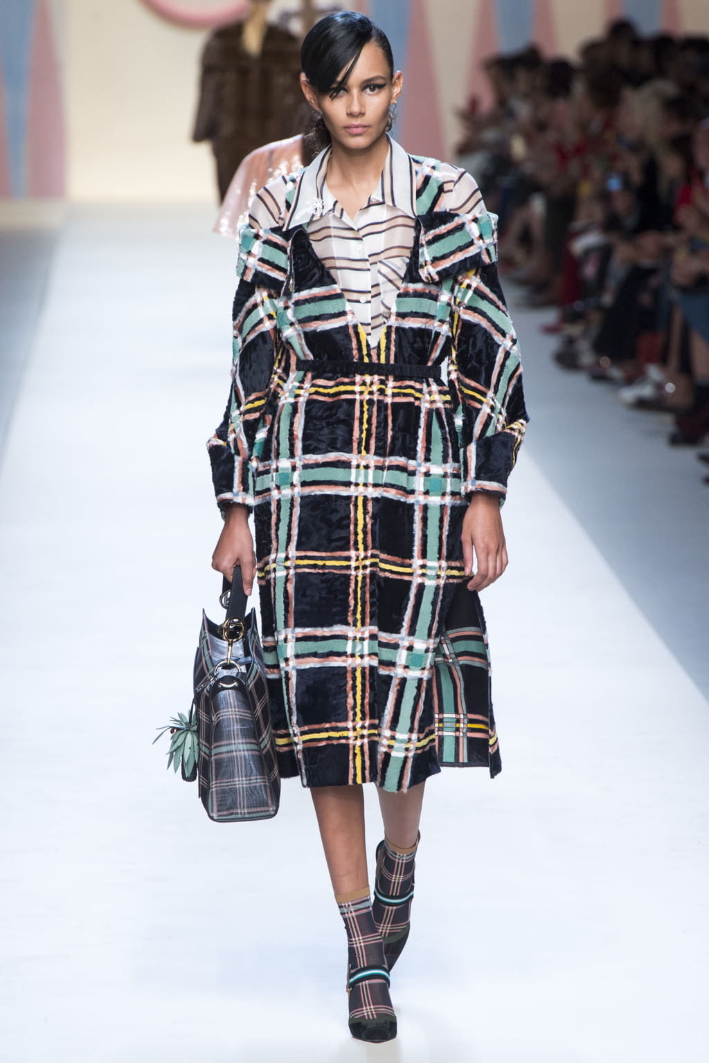 Fashion Week Milan Spring/Summer 2018 look 49 de la collection Fendi womenswear