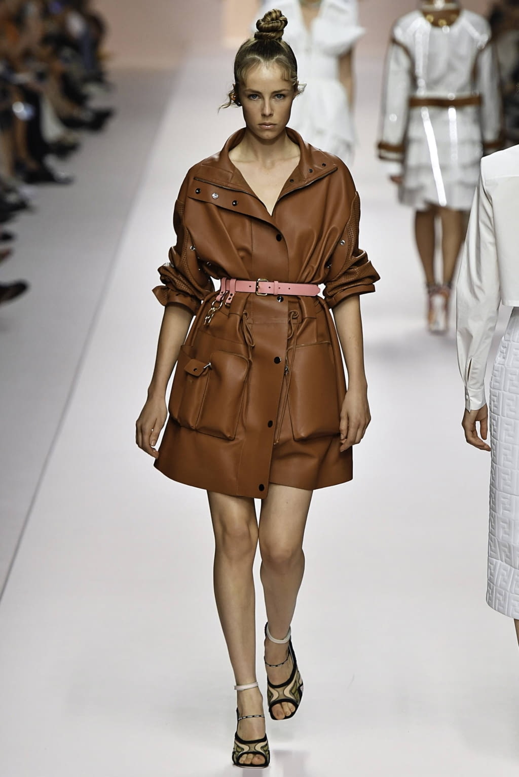 Fashion Week Milan Spring/Summer 2019 look 4 from the Fendi collection 女装