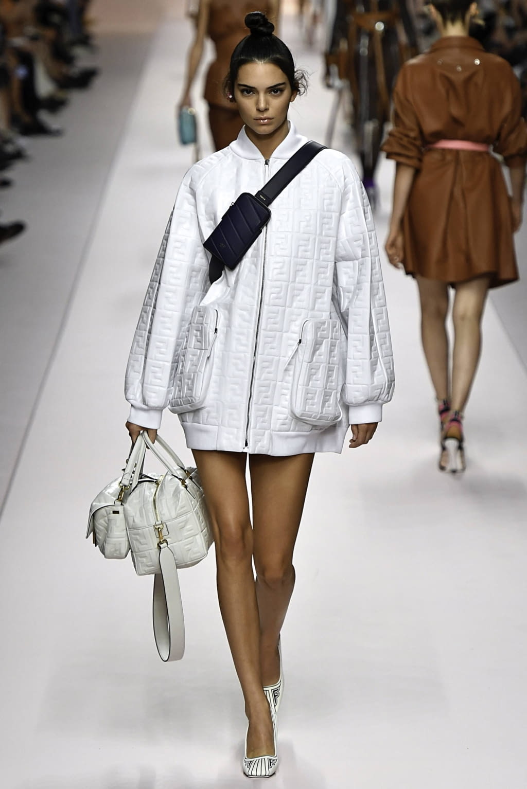 Fashion Week Milan Spring/Summer 2019 look 6 from the Fendi collection womenswear