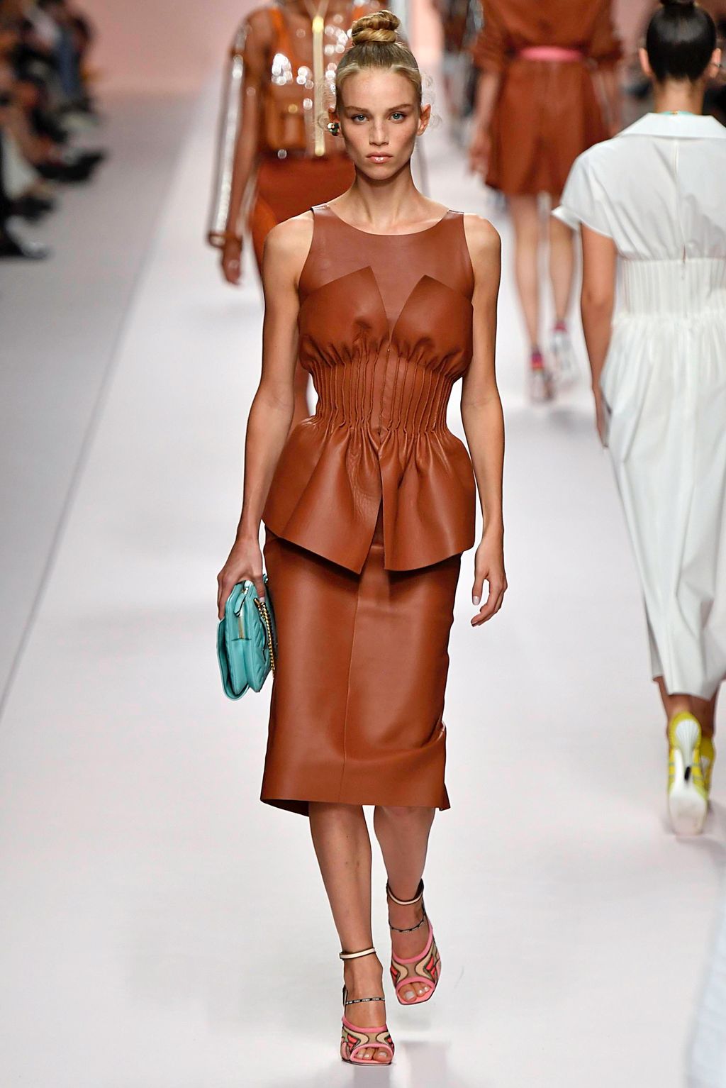 Fashion Week Milan Spring/Summer 2019 look 7 de la collection Fendi womenswear