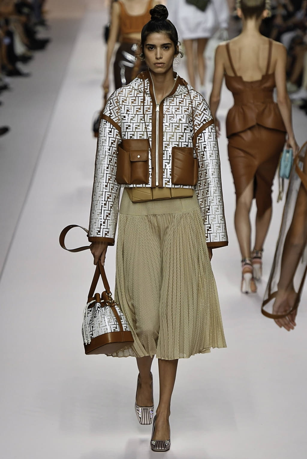 Fashion Week Milan Spring/Summer 2019 look 9 from the Fendi collection womenswear