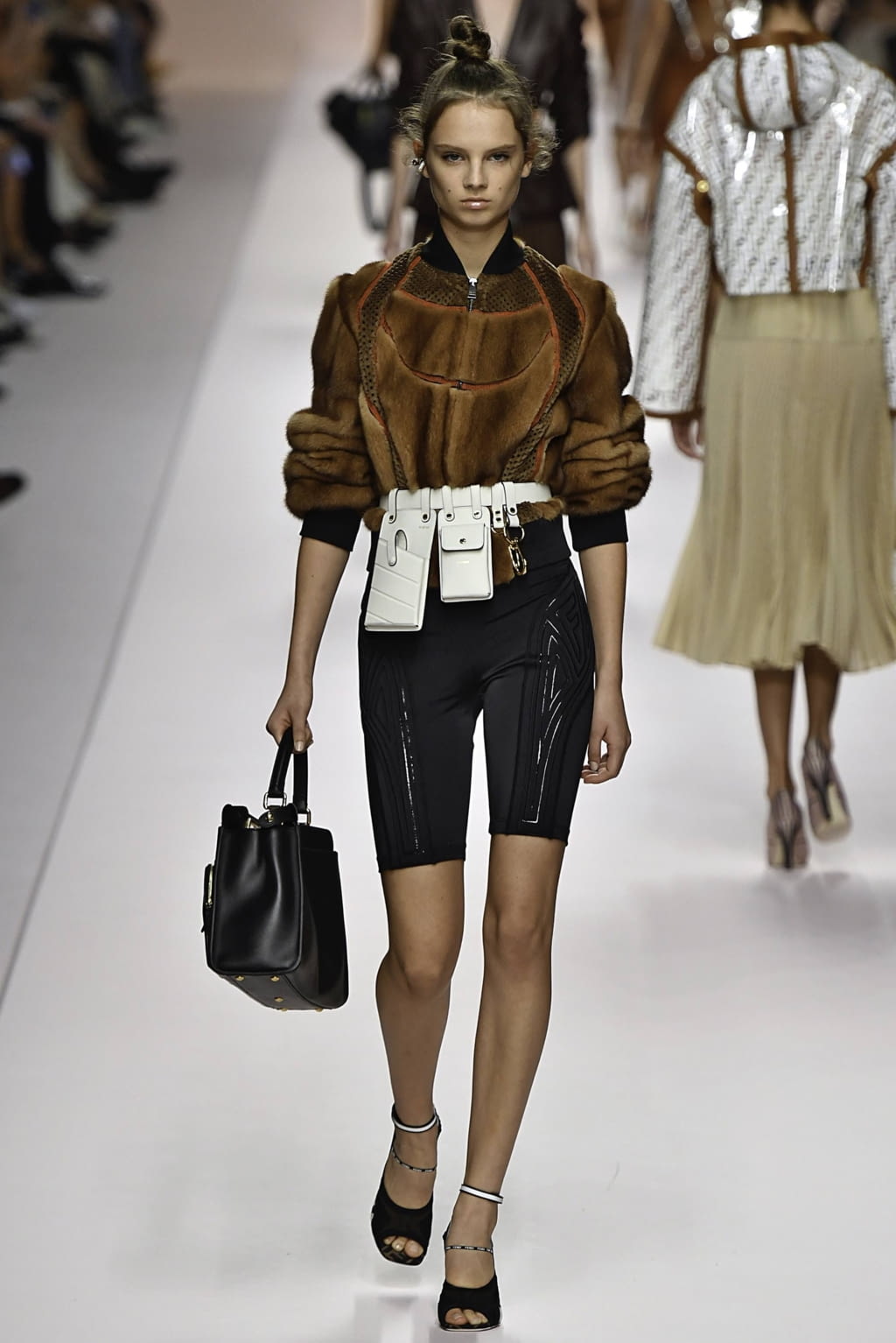 Fashion Week Milan Spring/Summer 2019 look 11 from the Fendi collection 女装