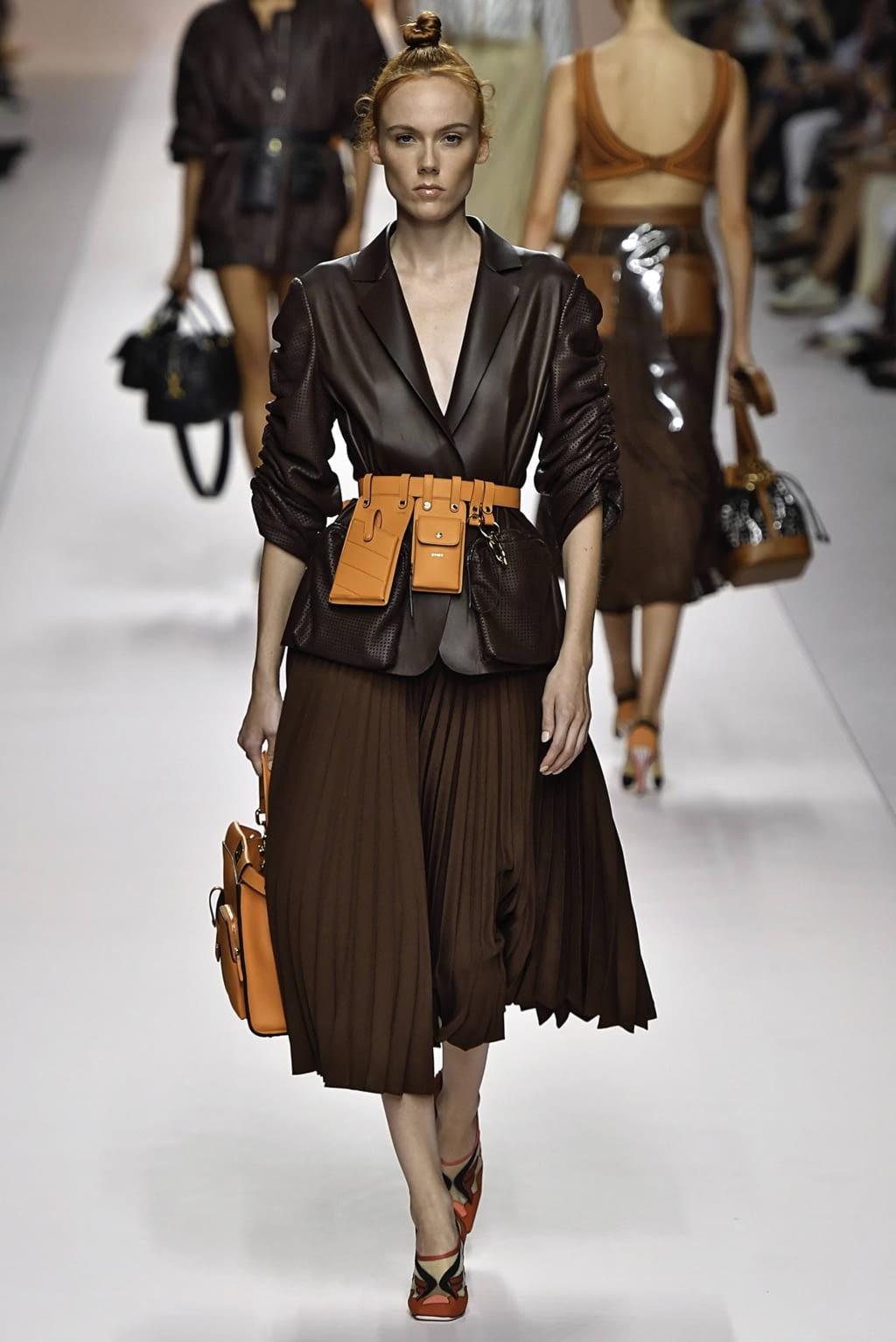 Fashion Week Milan Spring/Summer 2019 look 12 from the Fendi collection 女装