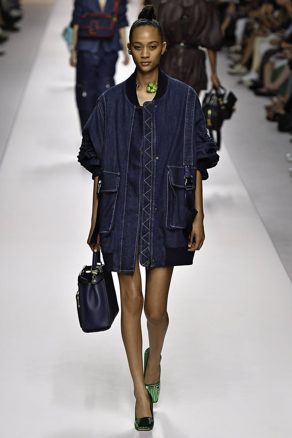 Fashion Week Milan Spring/Summer 2019 look 15 de la collection Fendi womenswear
