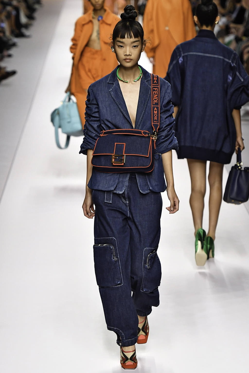 Fashion Week Milan Spring/Summer 2019 look 16 from the Fendi collection 女装