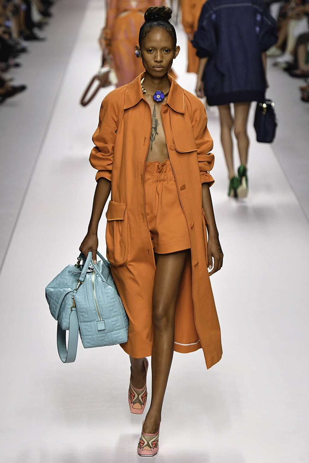 Fashion Week Milan Spring/Summer 2019 look 17 de la collection Fendi womenswear