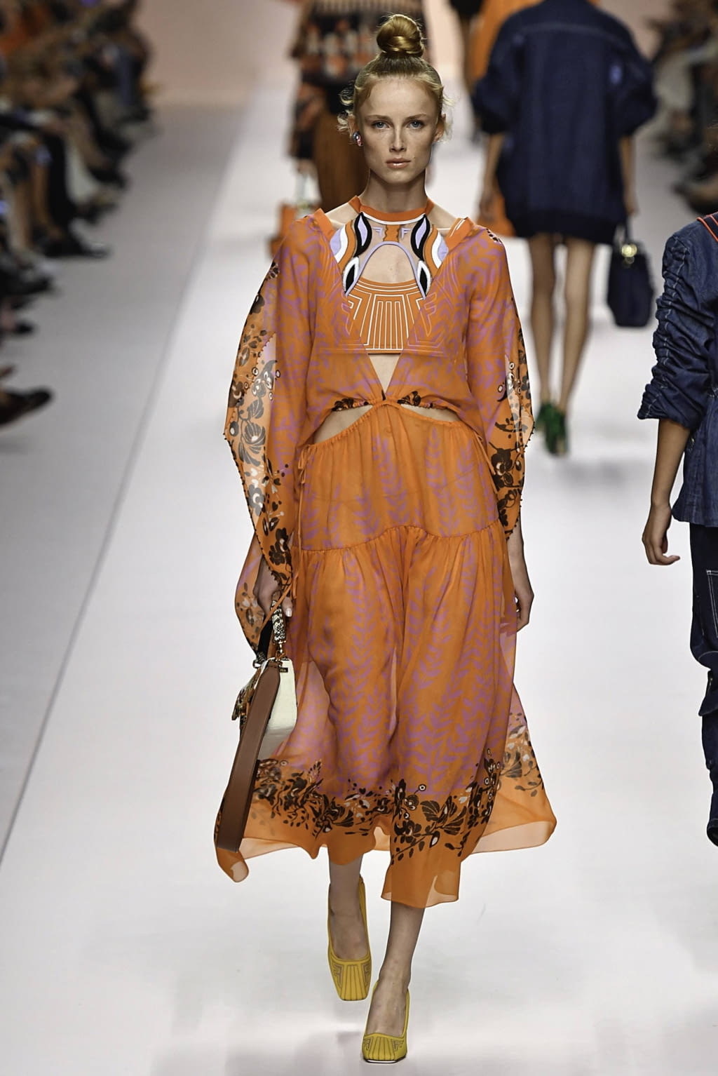 Fashion Week Milan Spring/Summer 2019 look 18 from the Fendi collection womenswear