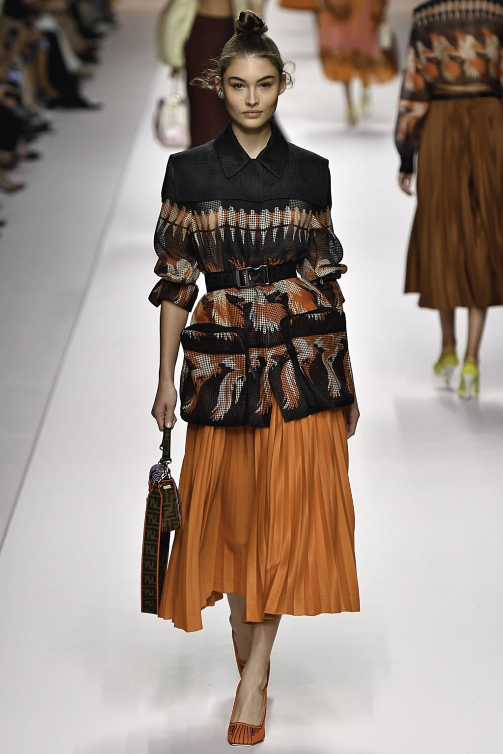 Fashion Week Milan Spring/Summer 2019 look 21 from the Fendi collection 女装