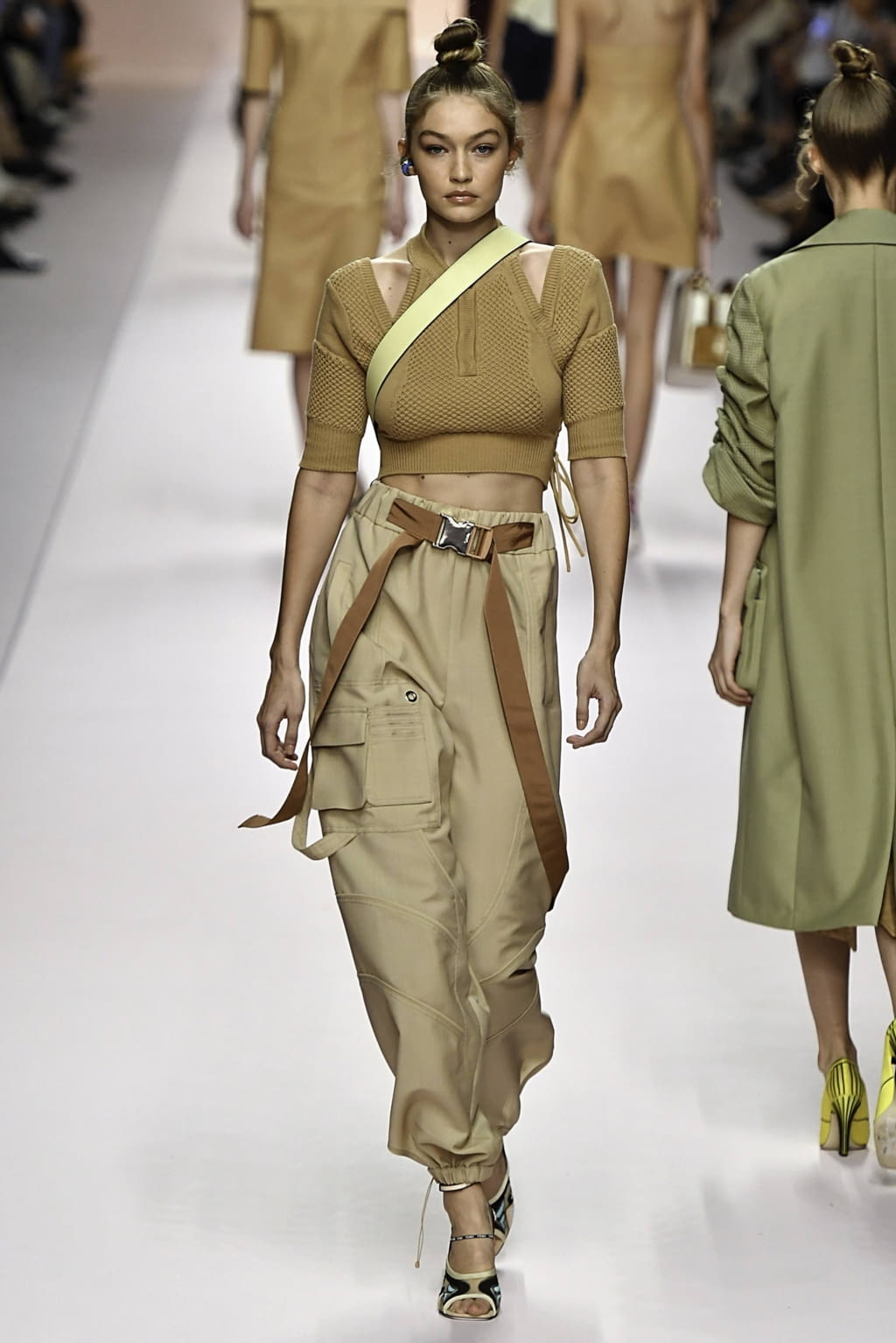 Fashion Week Milan Spring/Summer 2019 look 27 from the Fendi collection womenswear