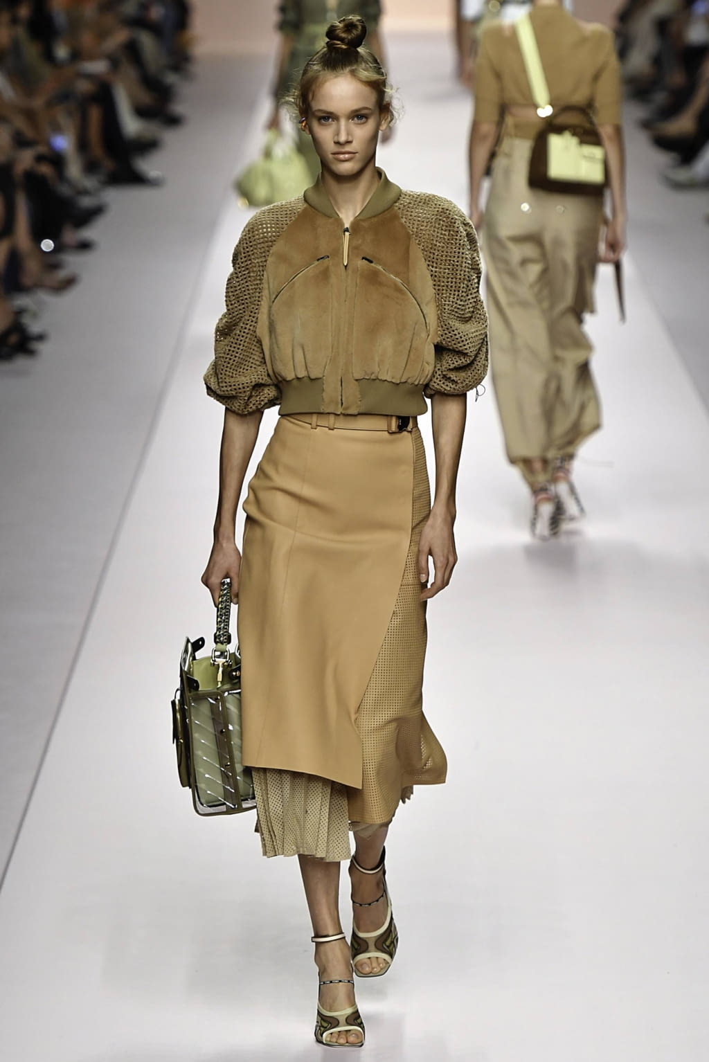 Fashion Week Milan Spring/Summer 2019 look 29 from the Fendi collection 女装