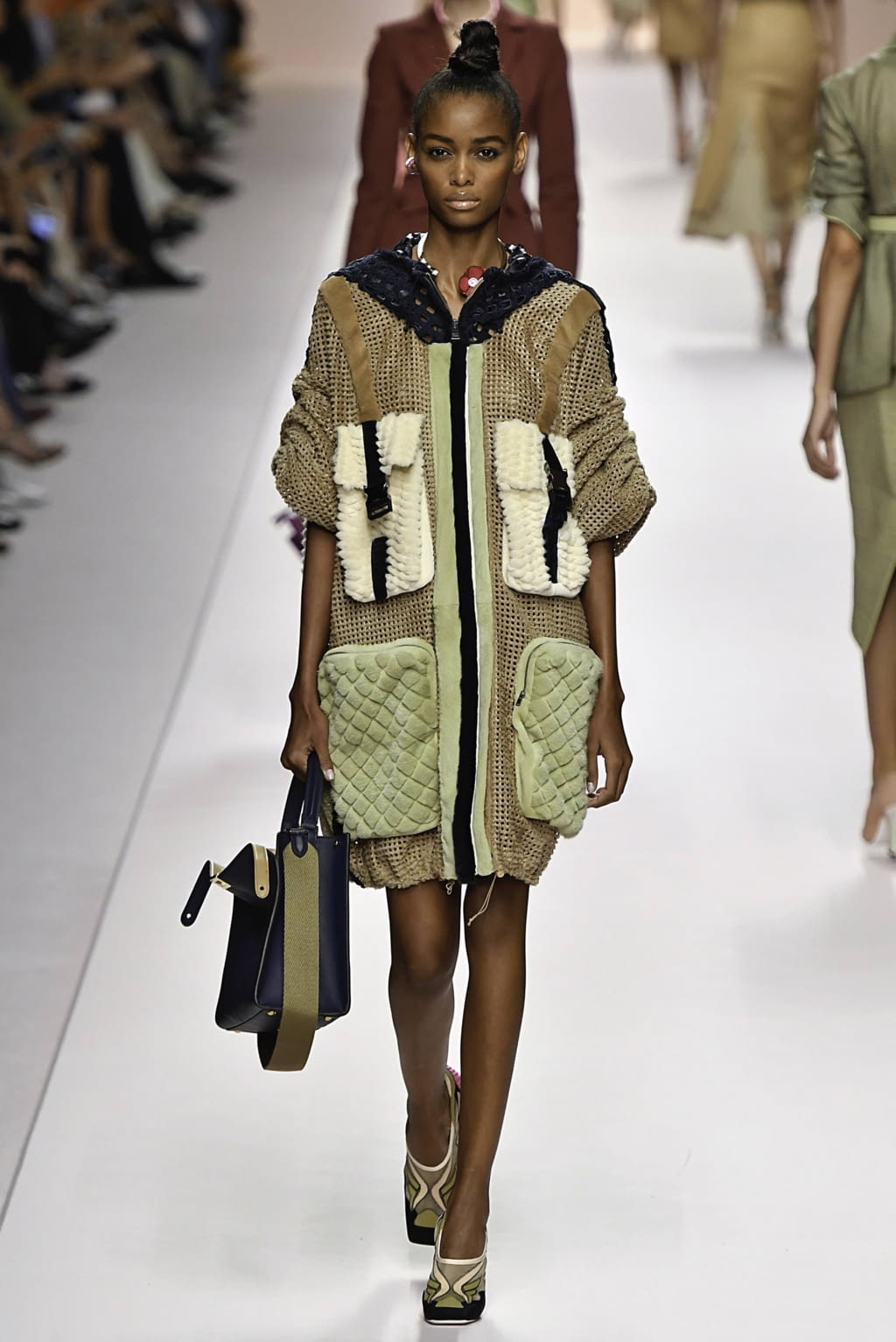Fashion Week Milan Spring/Summer 2019 look 32 from the Fendi collection 女装