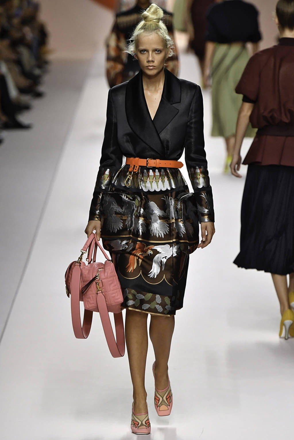 Fashion Week Milan Spring/Summer 2019 look 39 from the Fendi collection 女装