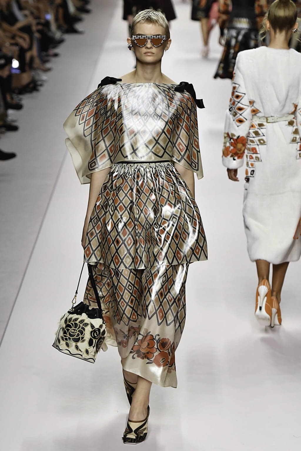 Fashion Week Milan Spring/Summer 2019 look 42 de la collection Fendi womenswear