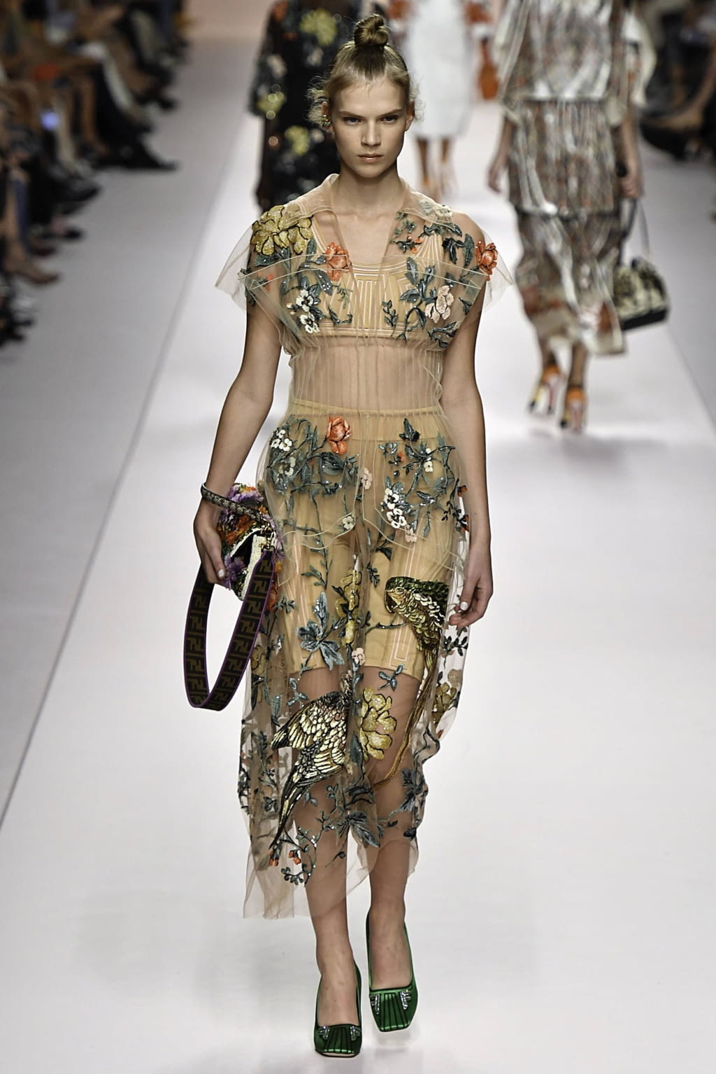 Fashion Week Milan Spring/Summer 2019 look 44 de la collection Fendi womenswear
