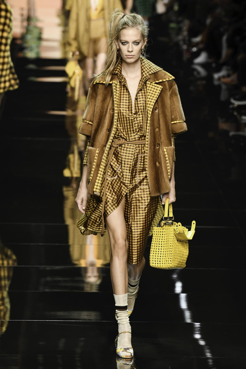 Fashion Week Milan Spring/Summer 2020 look 10 de la collection Fendi womenswear