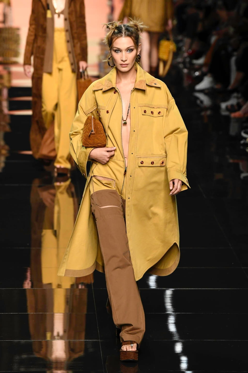 Fashion Week Milan Spring/Summer 2020 look 13 from the Fendi collection womenswear