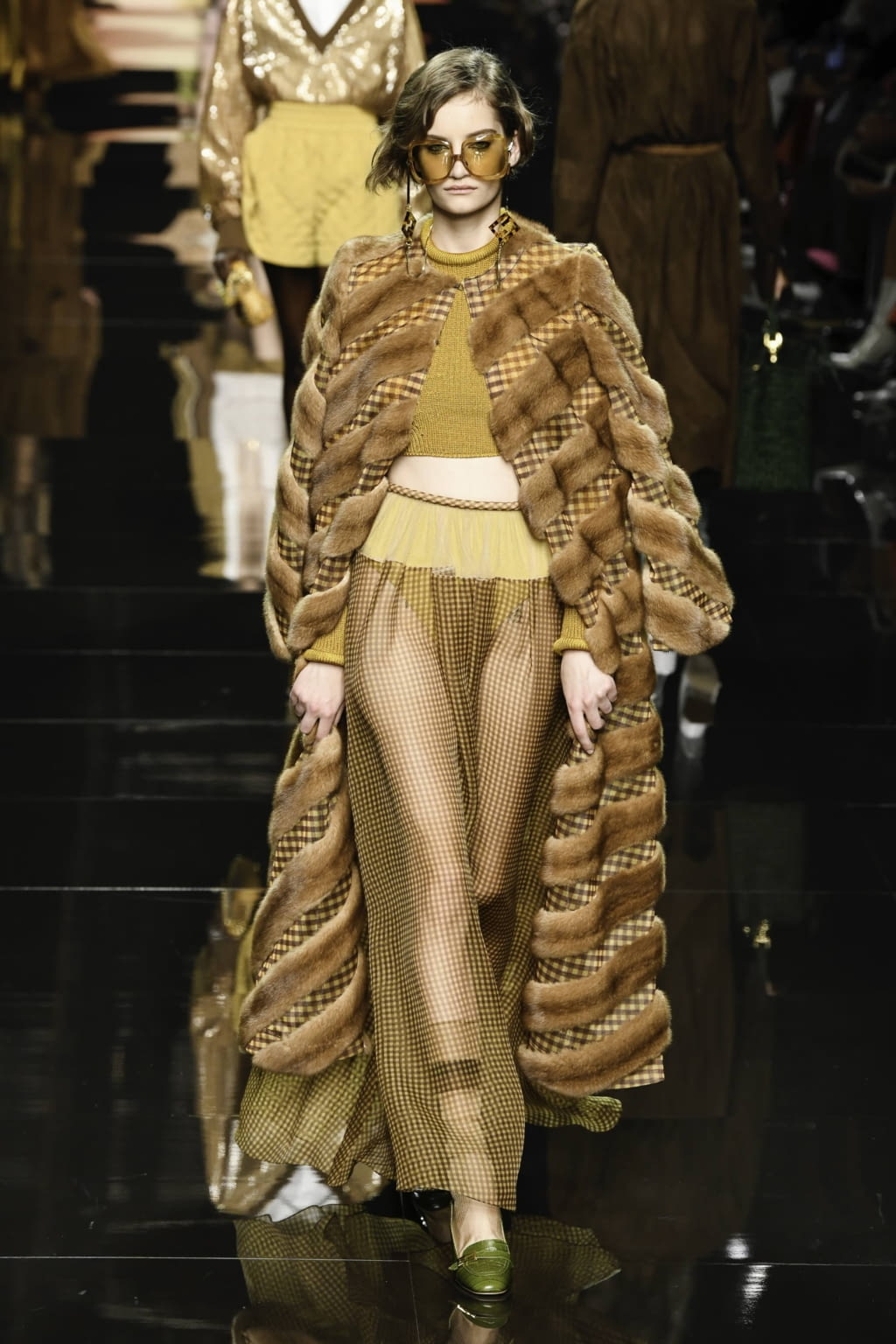 Fashion Week Milan Spring/Summer 2020 look 16 from the Fendi collection 女装