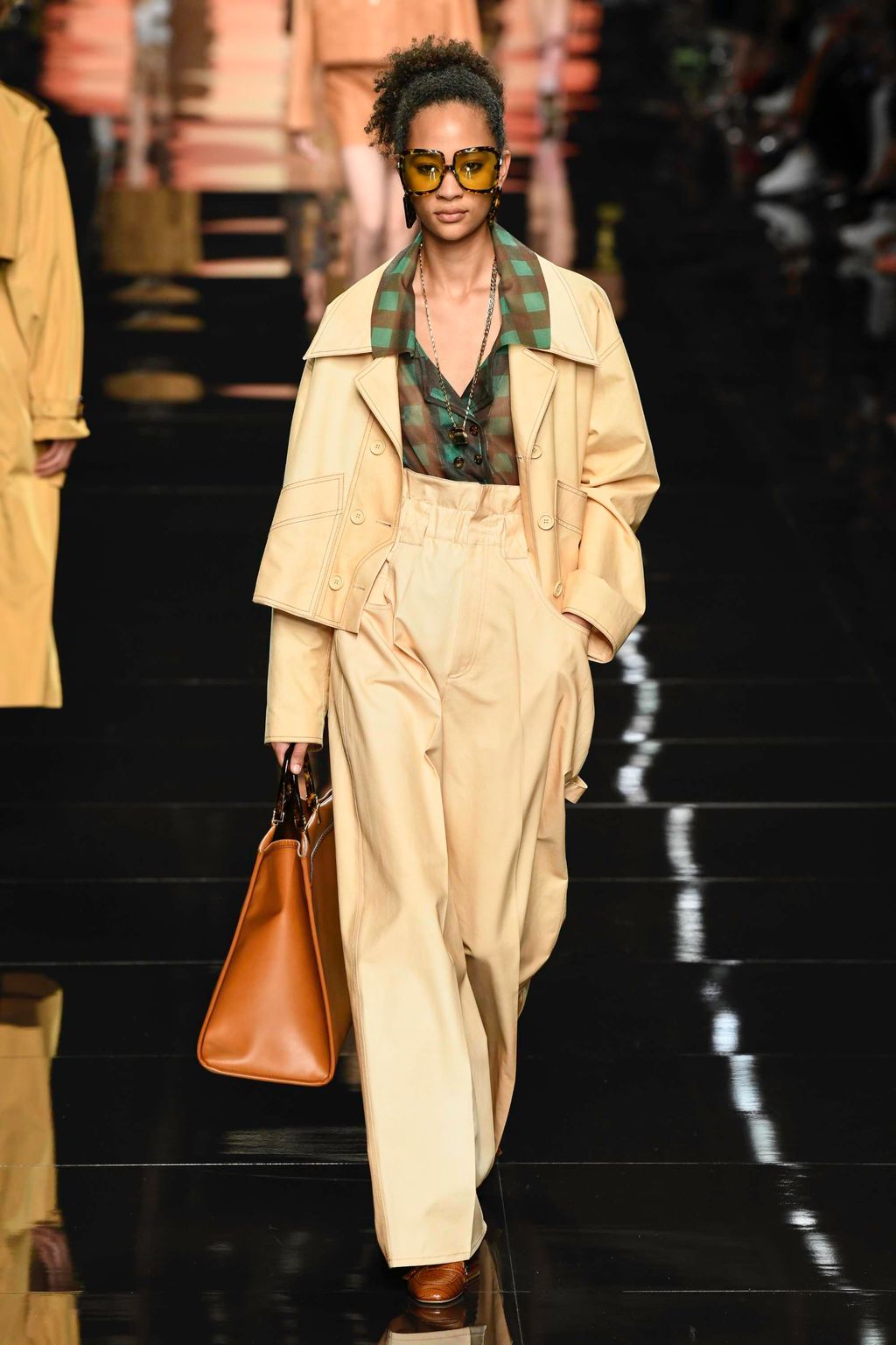 Fashion Week Milan Spring/Summer 2020 look 21 de la collection Fendi womenswear