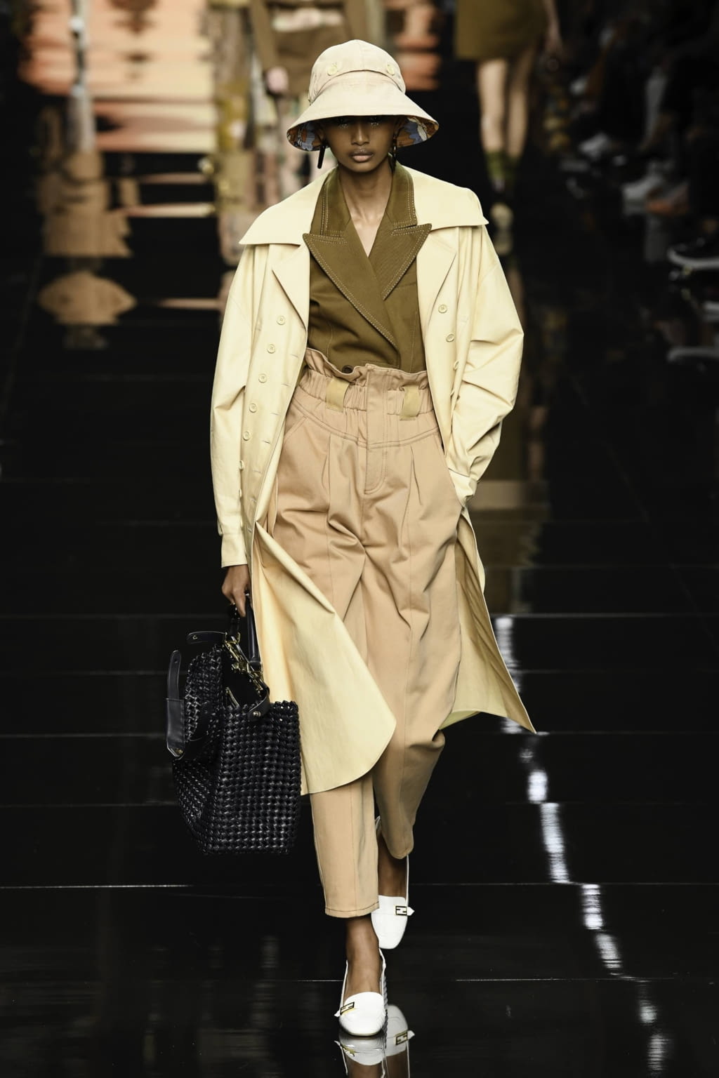 Fashion Week Milan Spring/Summer 2020 look 25 de la collection Fendi womenswear