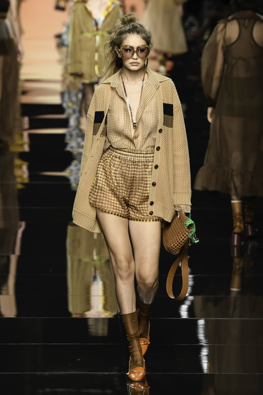Fashion Week Milan Spring/Summer 2020 look 32 from the Fendi collection womenswear