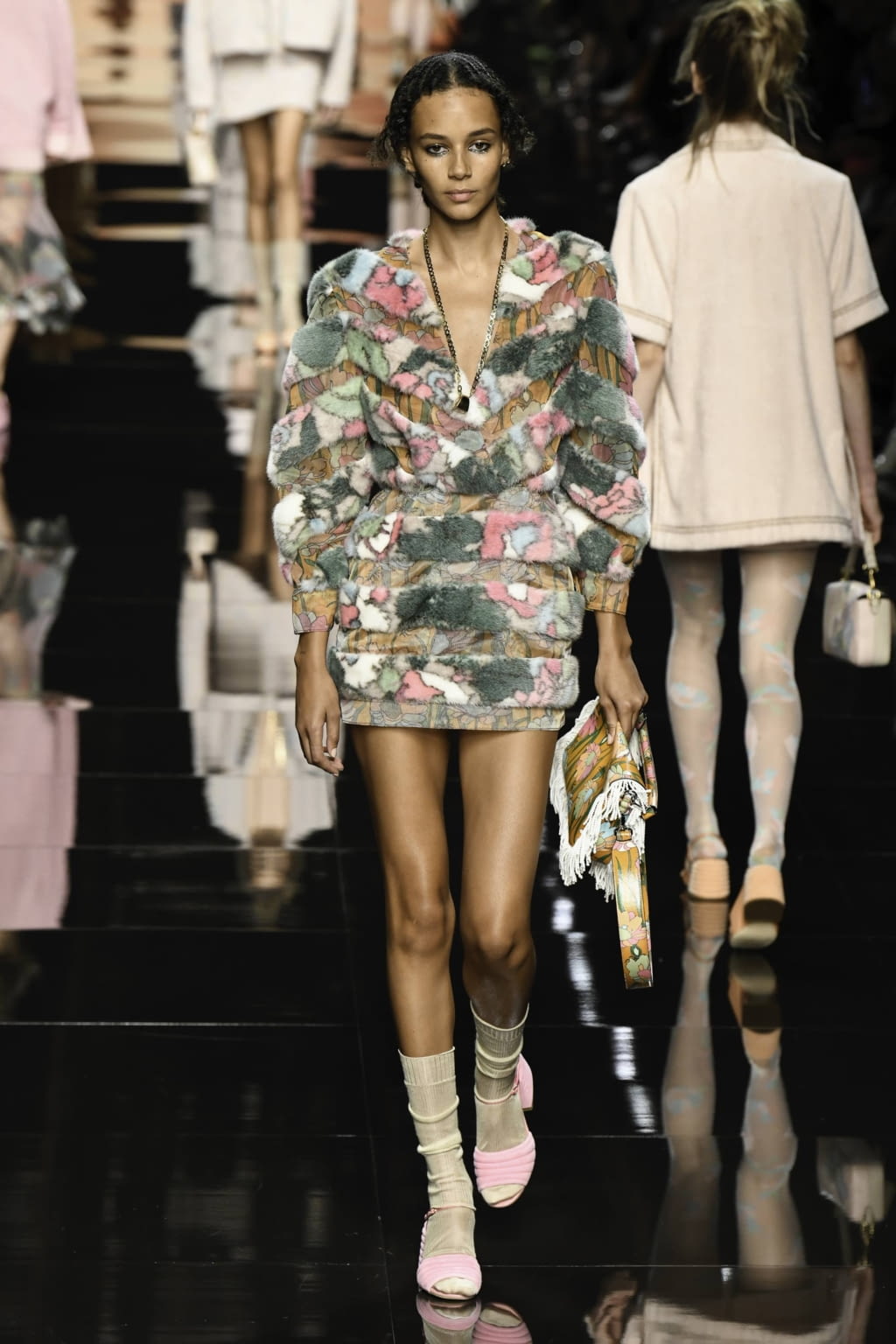 Fashion Week Milan Spring/Summer 2020 look 44 from the Fendi collection 女装