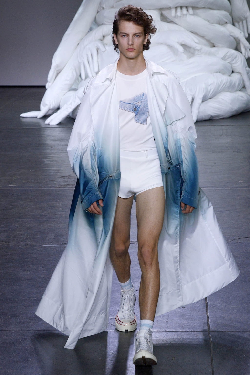 Fashion Week New York Spring/Summer 2019 look 1 from the Feng Chen Wang collection 男装