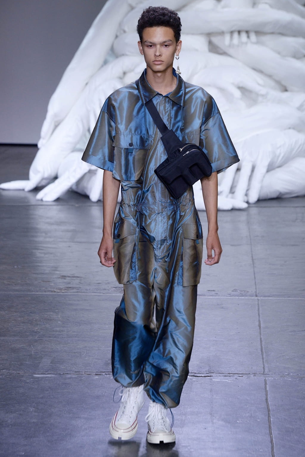 Fashion Week New York Spring/Summer 2019 look 5 from the Feng Chen Wang collection menswear