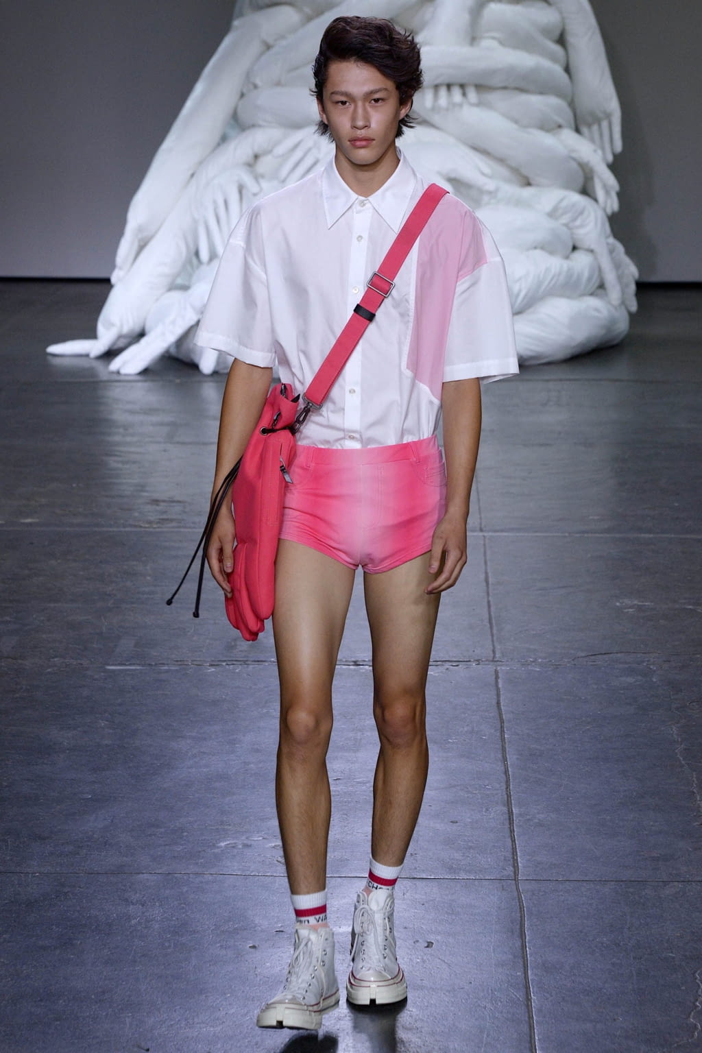 Fashion Week New York Spring/Summer 2019 look 6 from the Feng Chen Wang collection menswear