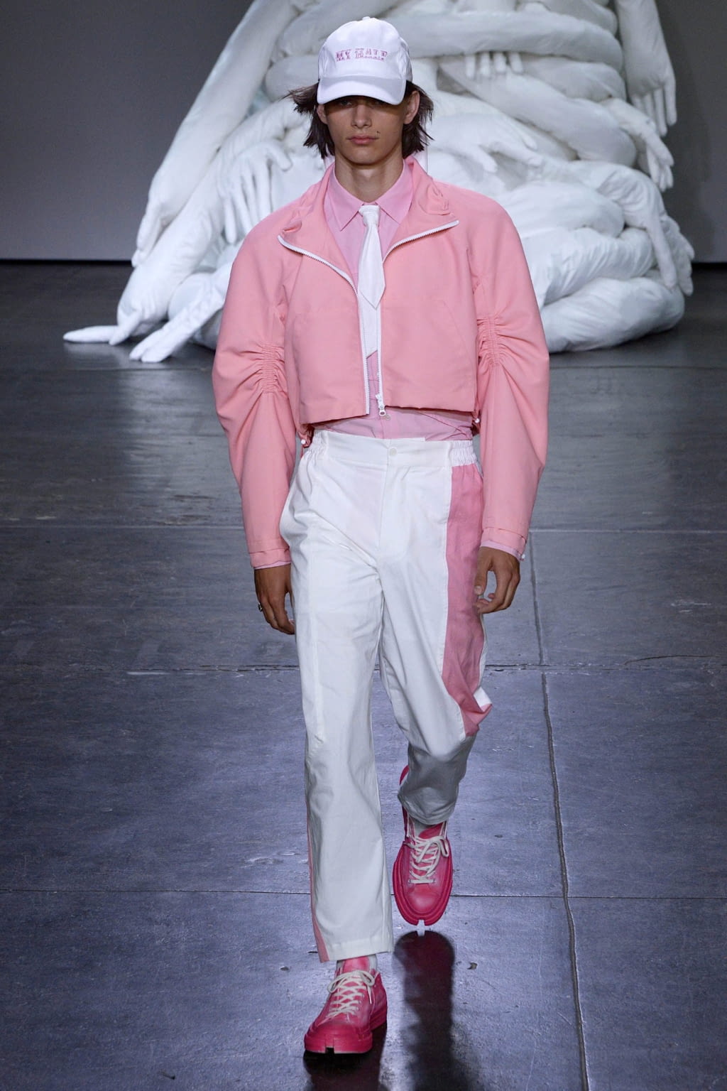 Fashion Week New York Spring/Summer 2019 look 9 from the Feng Chen Wang collection 男装