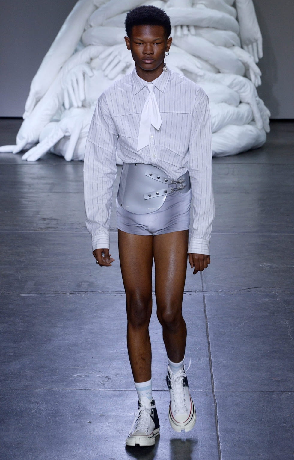 Fashion Week New York Spring/Summer 2019 look 30 from the Feng Chen Wang collection 男装