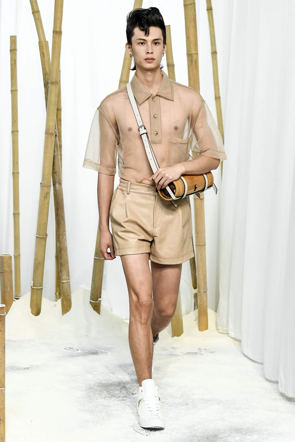 Fashion Week London Spring/Summer 2020 look 1 de la collection Feng Chen Wang menswear