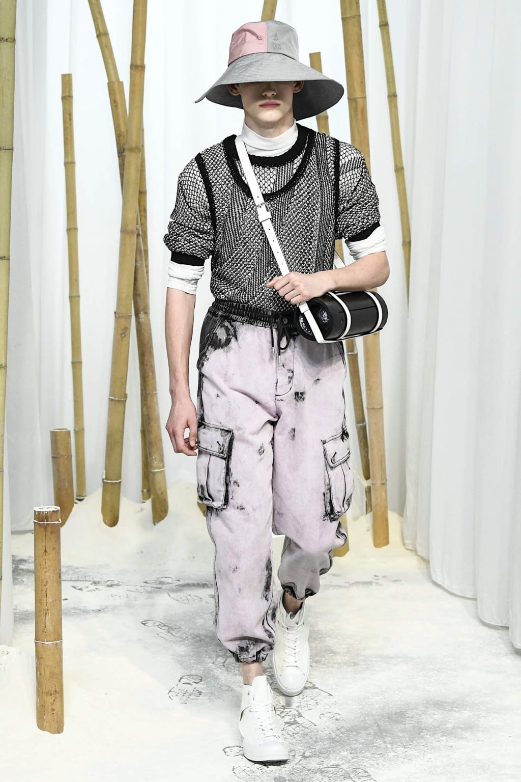 Fashion Week London Spring/Summer 2020 look 9 from the Feng Chen Wang collection menswear