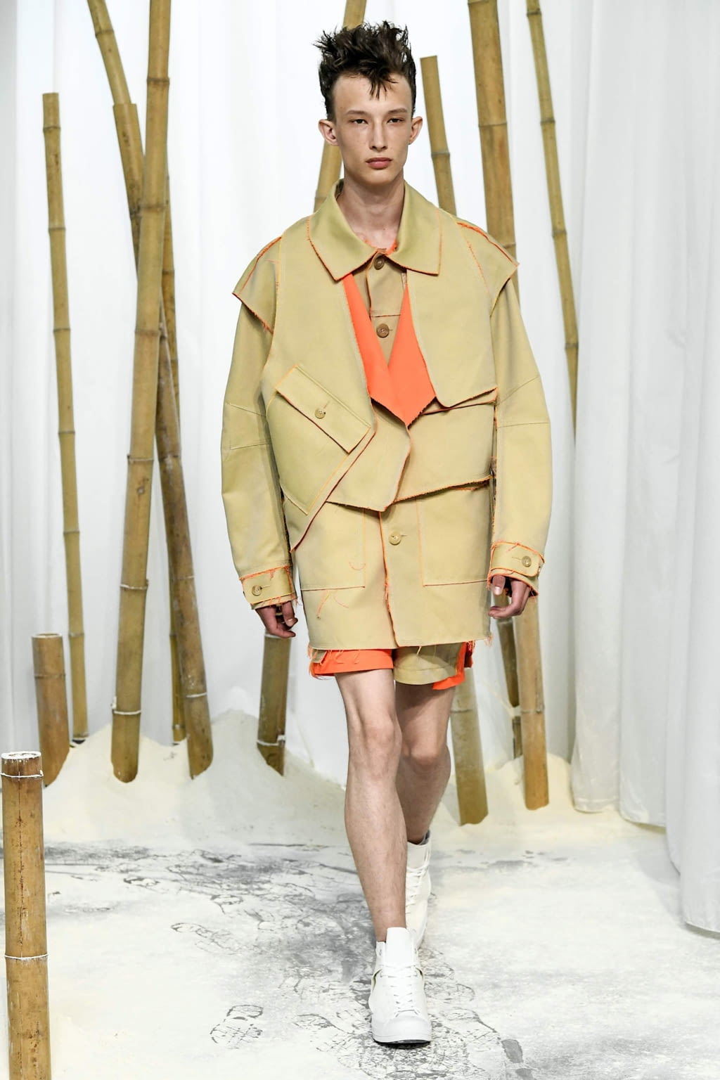 Fashion Week London Spring/Summer 2020 look 25 from the Feng Chen Wang collection menswear