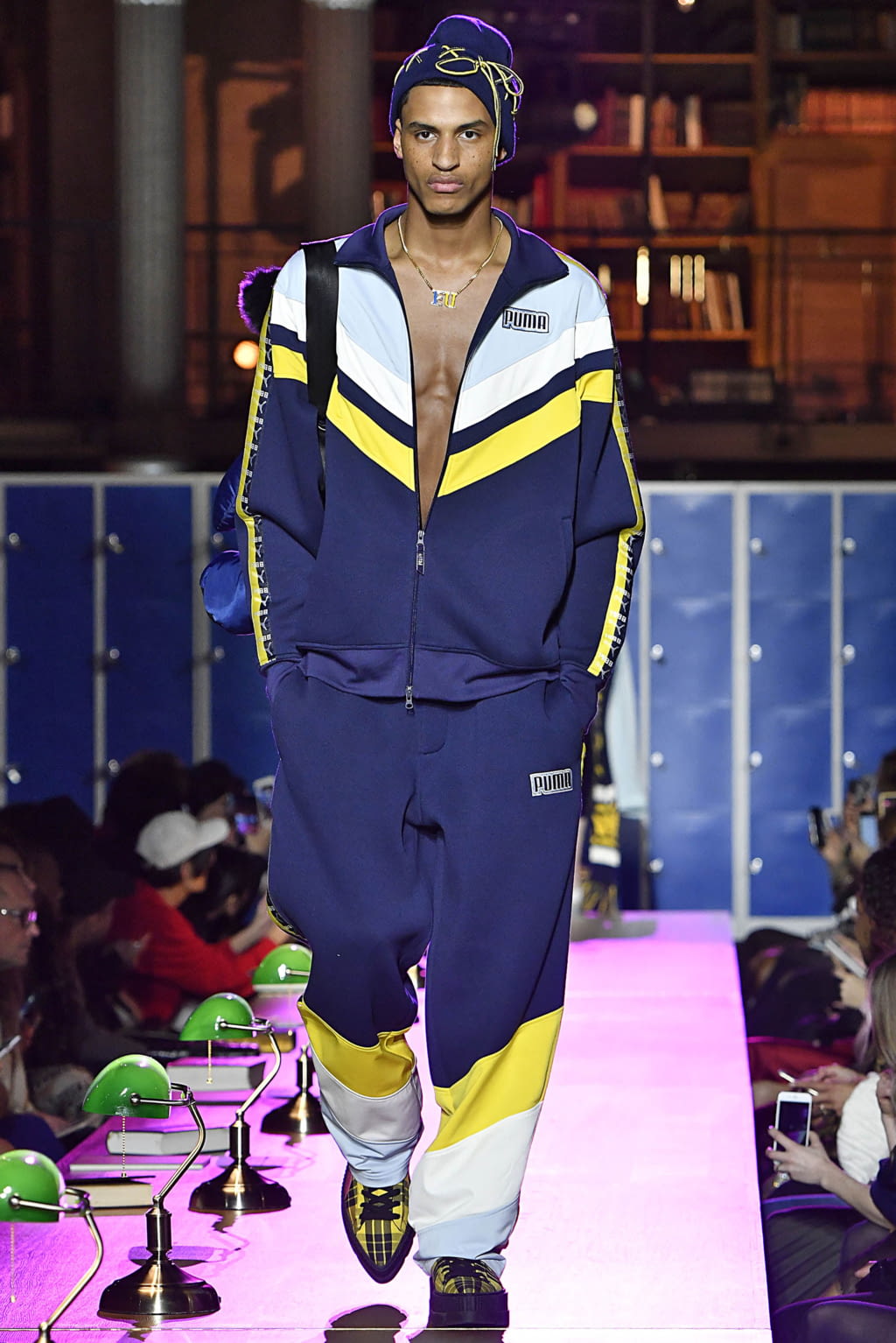 Fashion Week Paris Fall/Winter 2017 look 21 from the Fenty x Puma by Rihanna collection 女装