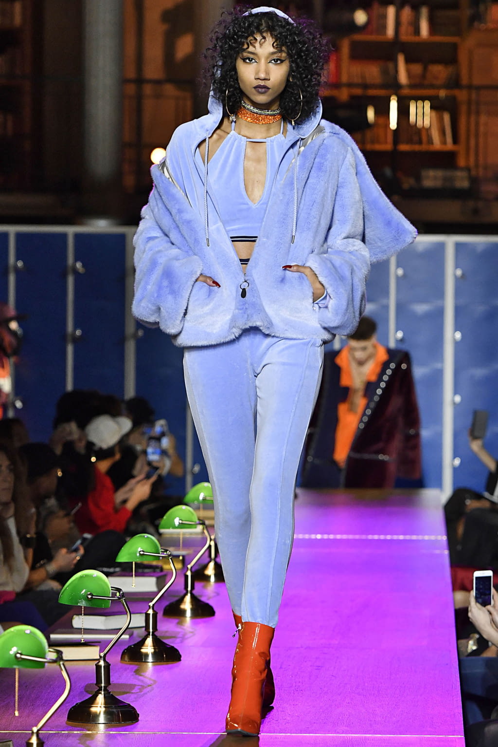 Fashion Week Paris Fall/Winter 2017 look 43 from the Fenty x Puma by Rihanna collection 女装