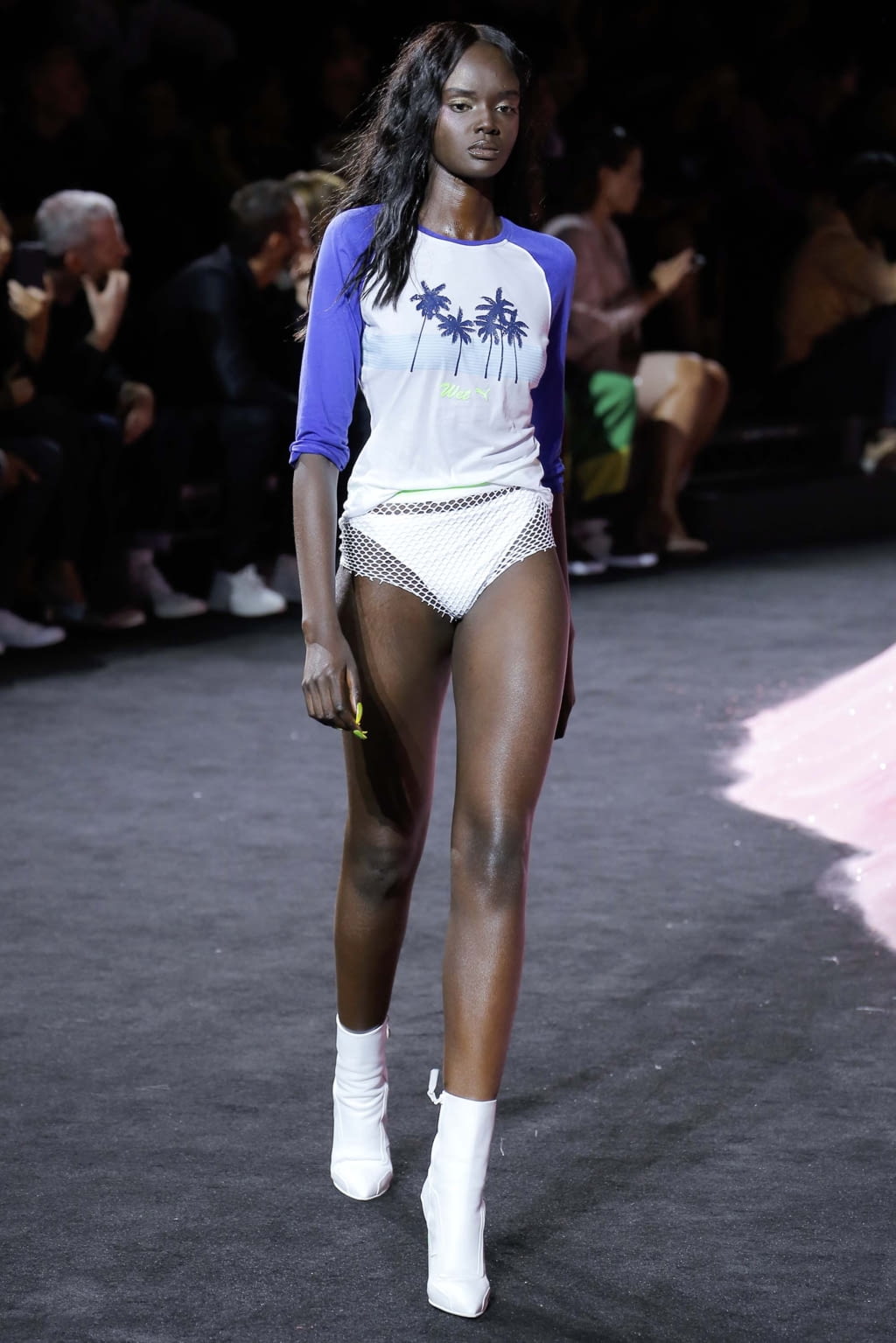 Fashion Week New York Spring/Summer 2018 look 31 from the Fenty x Puma by Rihanna collection 女装
